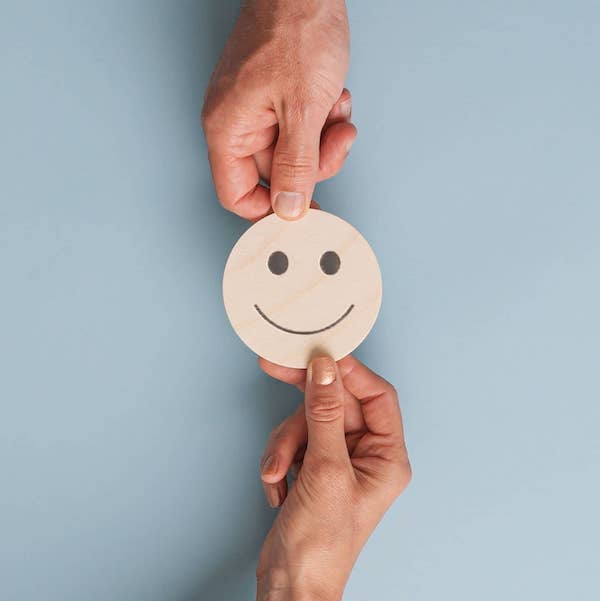 Email_customer-satisfaction-conceptual-image_2880 (1)